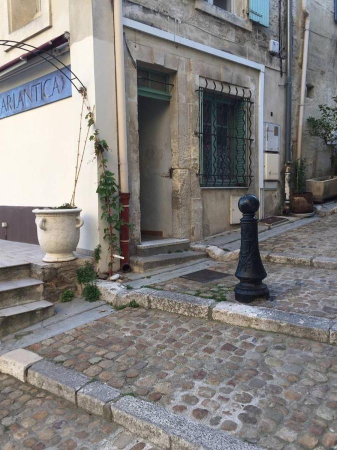 Reveil Vue Sur Les Arenes Arles Exterior photo