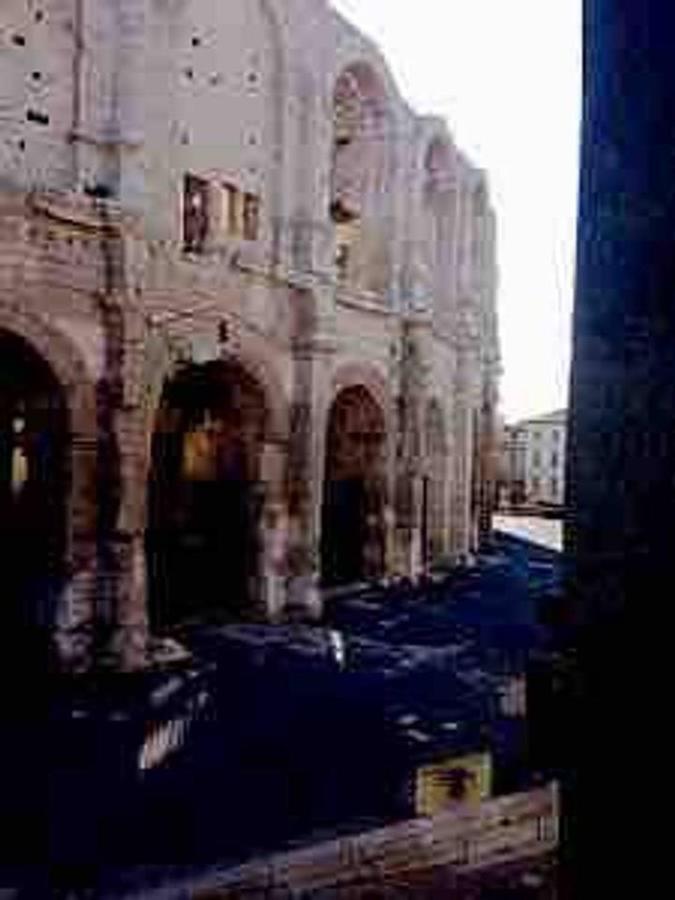 Reveil Vue Sur Les Arenes Arles Exterior photo
